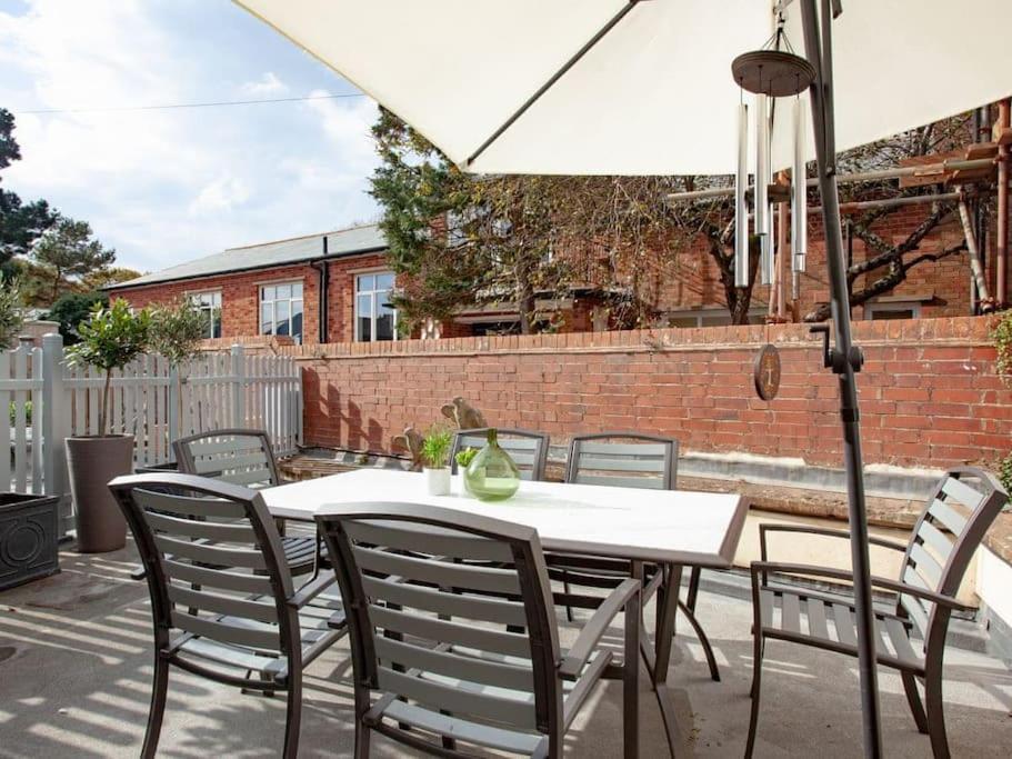 2 Central, Spacious, Apartment With Private Patio Sidmouth Ngoại thất bức ảnh